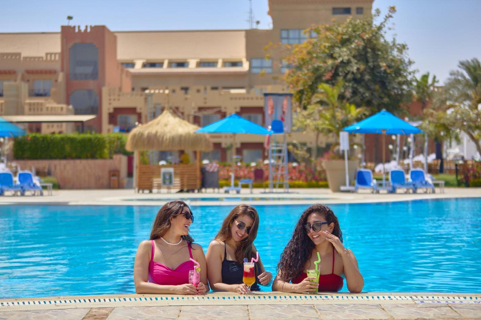Swiss Inn Pyramids Golf Resort 6th of October City Exterior photo