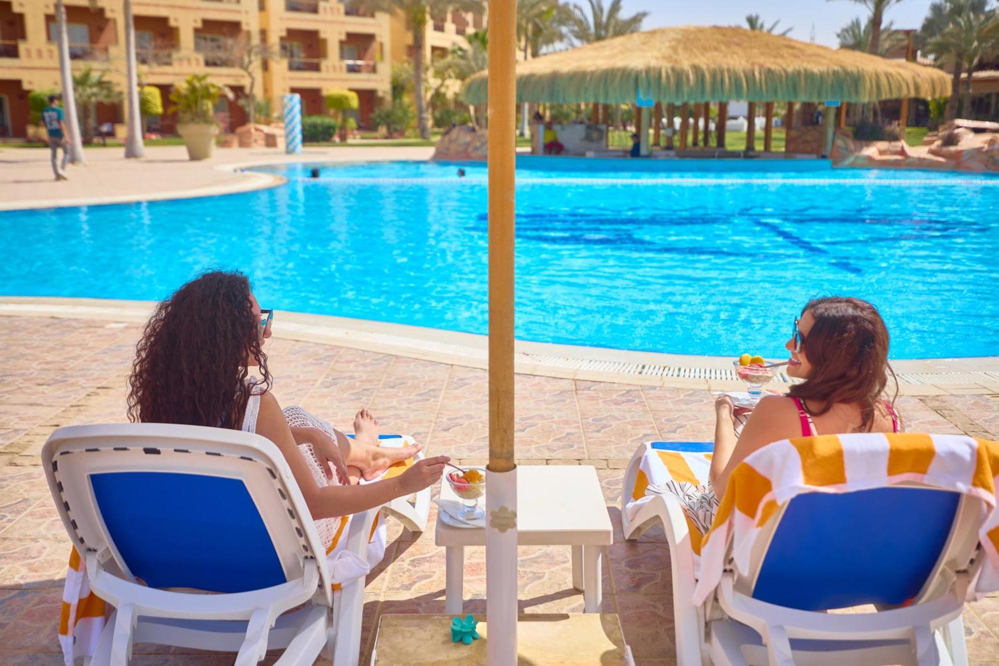 Swiss Inn Pyramids Golf Resort 6th of October City Exterior photo
